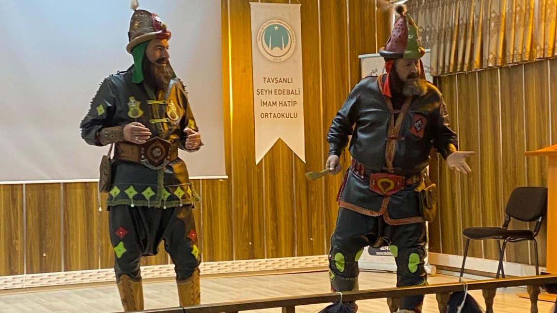 Okulumuz Türkçe Öğretmeni Yasemin ZEYTİNOĞLU tarafından 5.sınıf öğrencilerimize 23 Nisan hediyesi: “Hacivat Karagöz Oyunu”